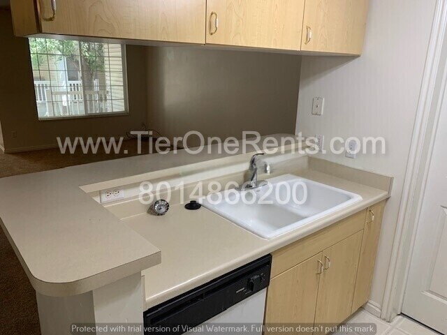 Building Photo - move in special: $500 off first months rent