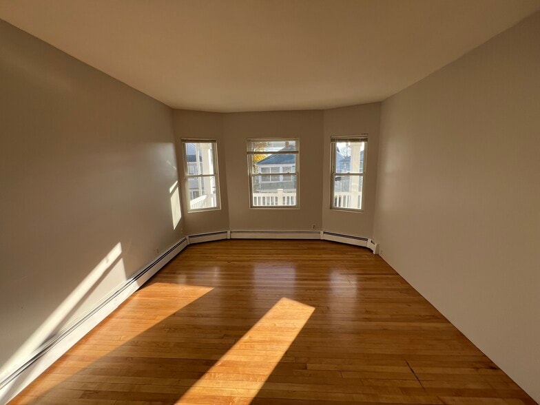 Living 1 - 69 Frederick Ave