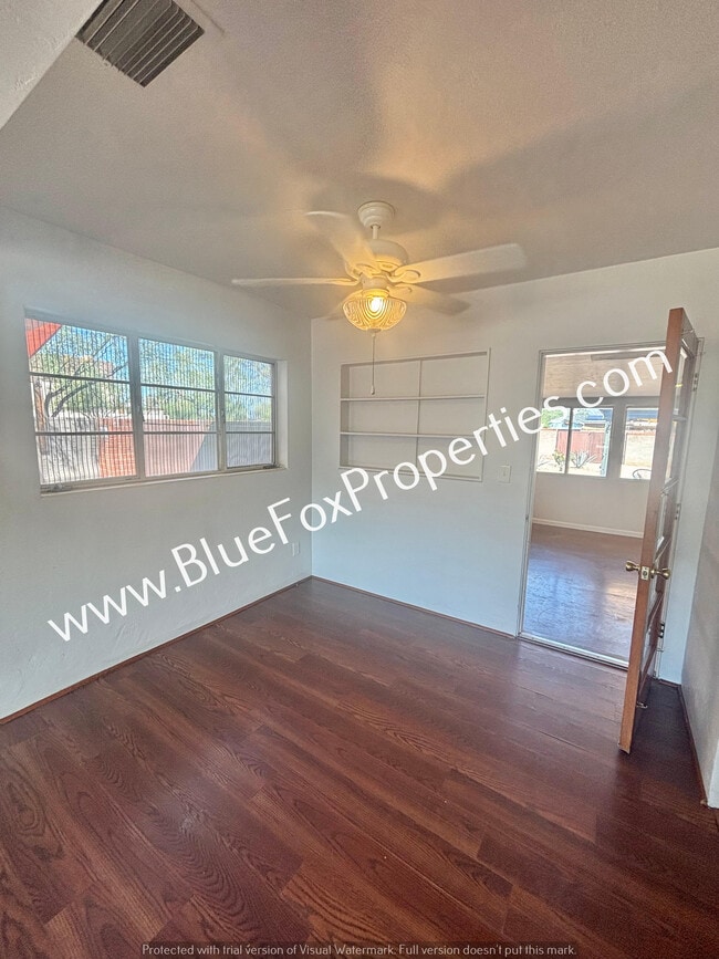 Building Photo - 3137 E Linden St