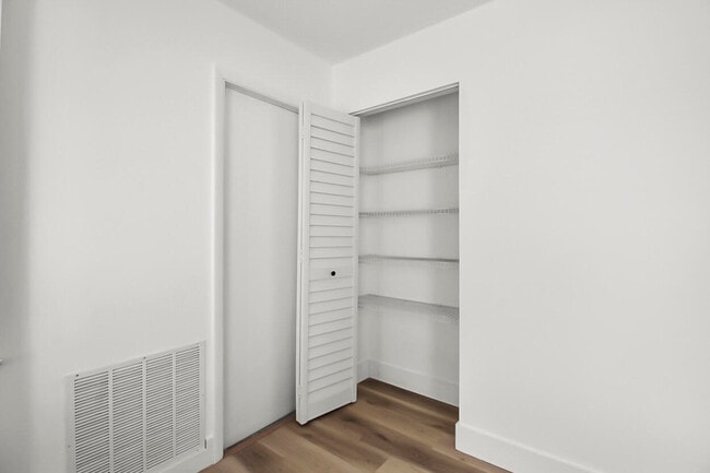 Building Photo - 313 NW Dorchester St