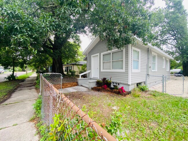 Primary Photo - 1703 W 2nd St