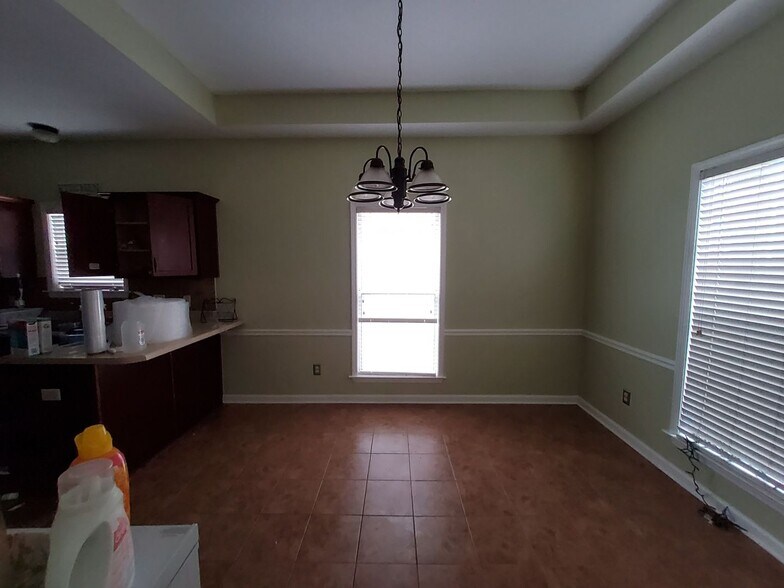 Building Photo - 10052 Lynham Cove