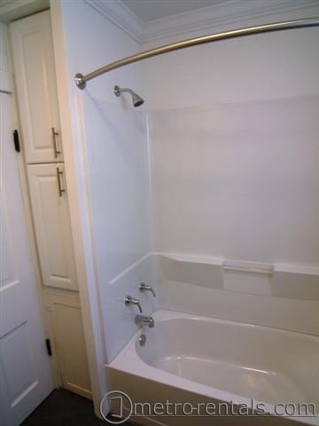 Building Photo - 111 E Blenkner St