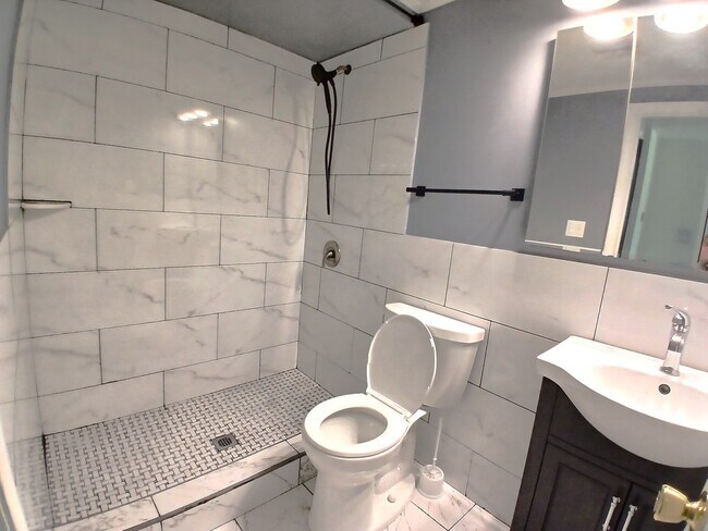 Building Photo - 2300 Beau Monde Ln