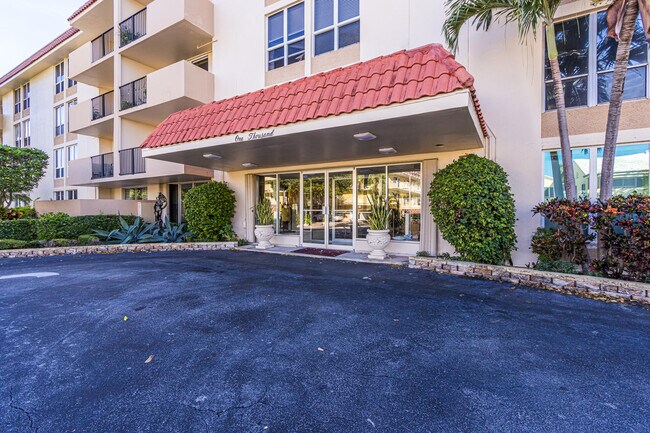 Building Photo - 1000 Spanish River Rd