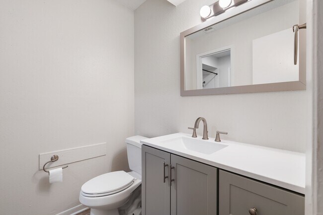 Building Photo - 16222 Barbara Ln