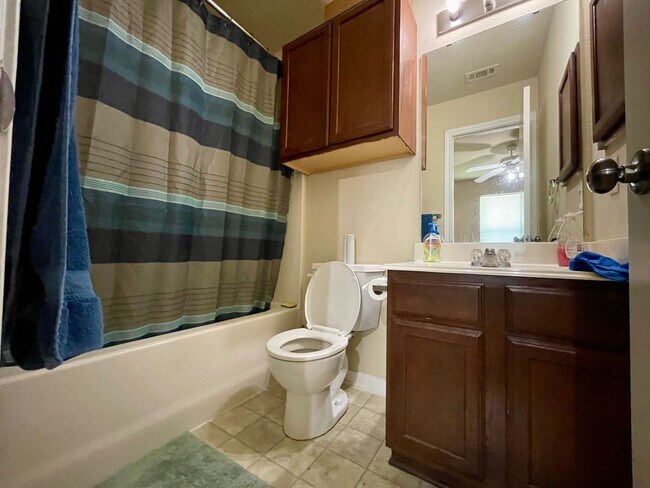 Building Photo - Cute Corner Home w/ 4 Beds & 3 Baths in Co...