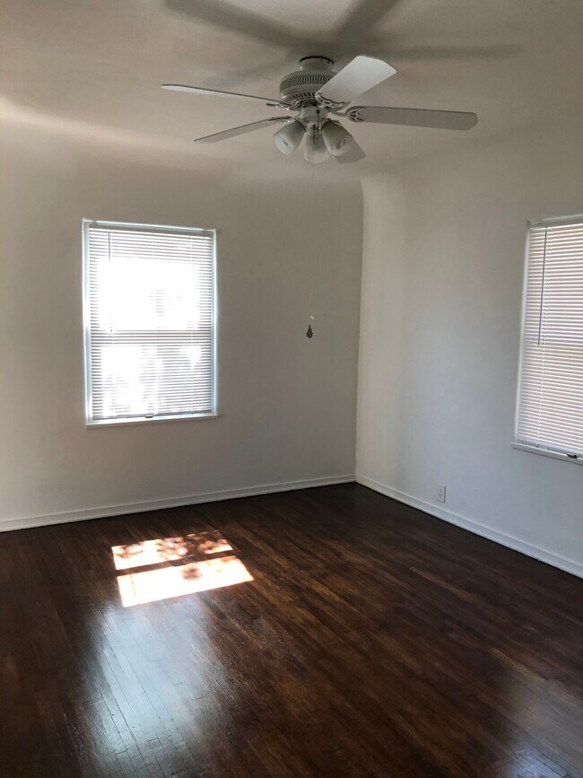 Bedroom 2 - 1418 S Doheny Dr