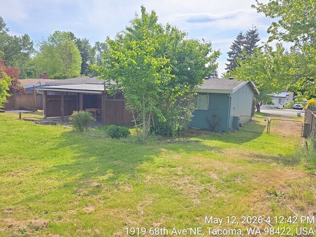 Building Photo - NE Tacoma "Retro" Rambler home - 3 bedroom plus den with 1 bathroom, 2 car garage, AC units - Ava...