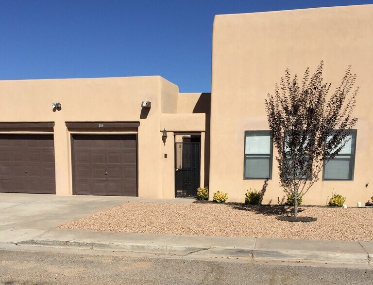Primary Photo - 609 Avenida Montoya NE