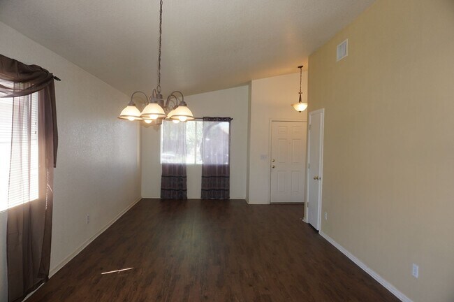 Building Photo - Great 4Bdm 2Ba single story home near U of A!
