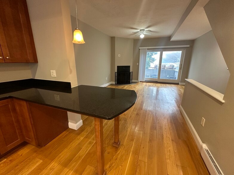 Building Photo - 40 Medford St