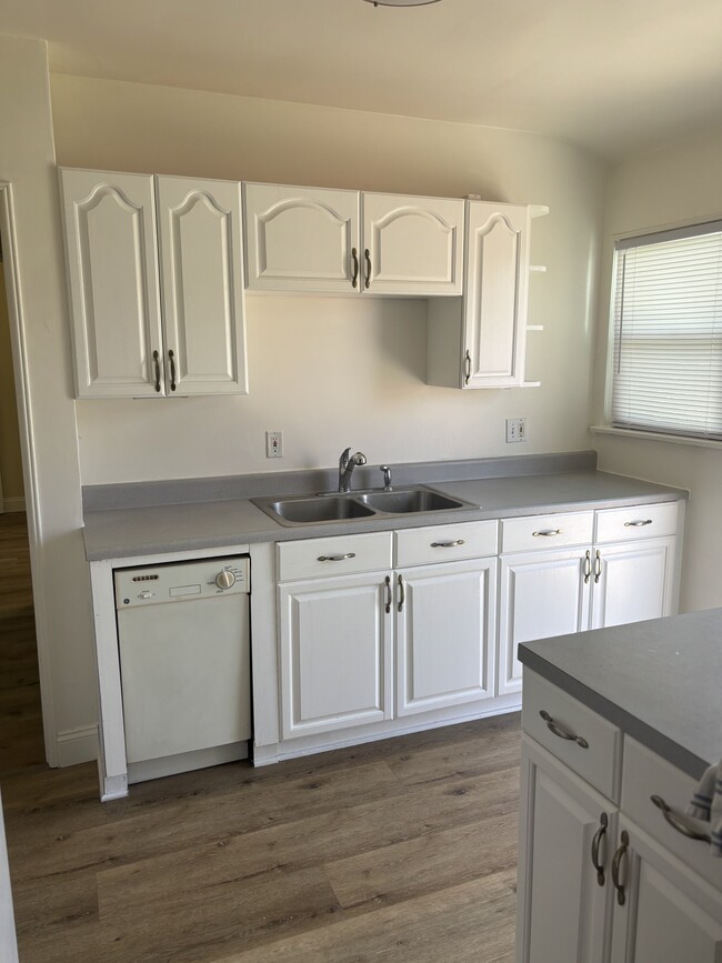 Kitchen - 2839 Pinckard Ave