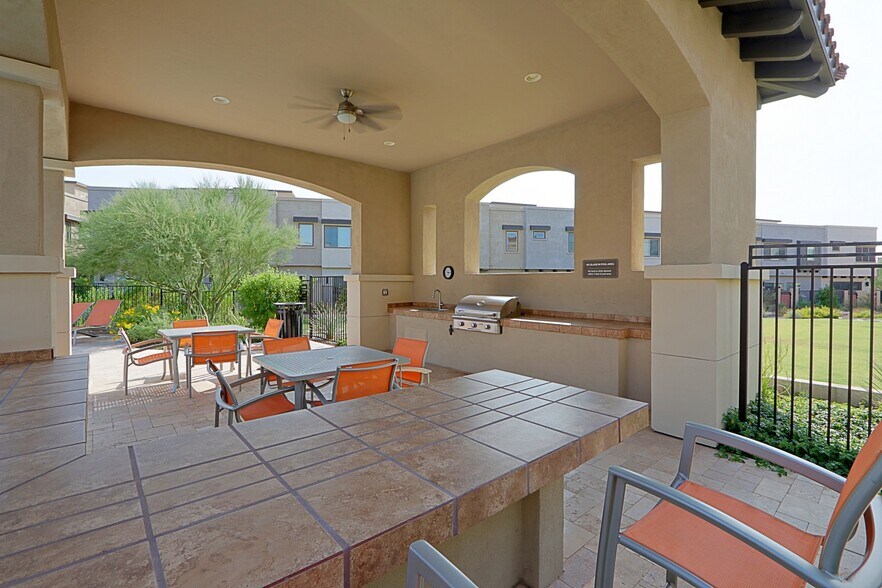 Building Photo - 7350 E Vista Bonita Dr