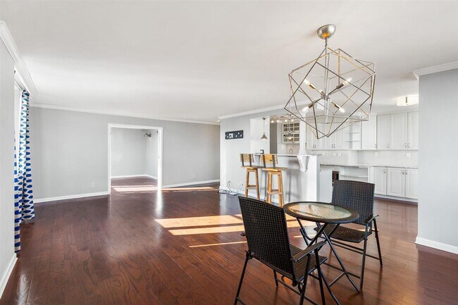 Building Photo - 6040 BLVD E