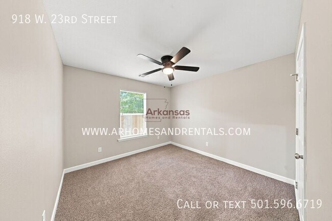 Building Photo - 918 W 23rd St