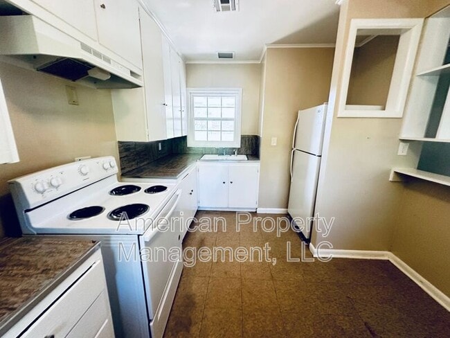 Building Photo - 1547 S Knoxville Ave