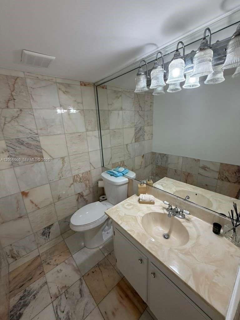 Building Photo - 20335 W Country Club Dr