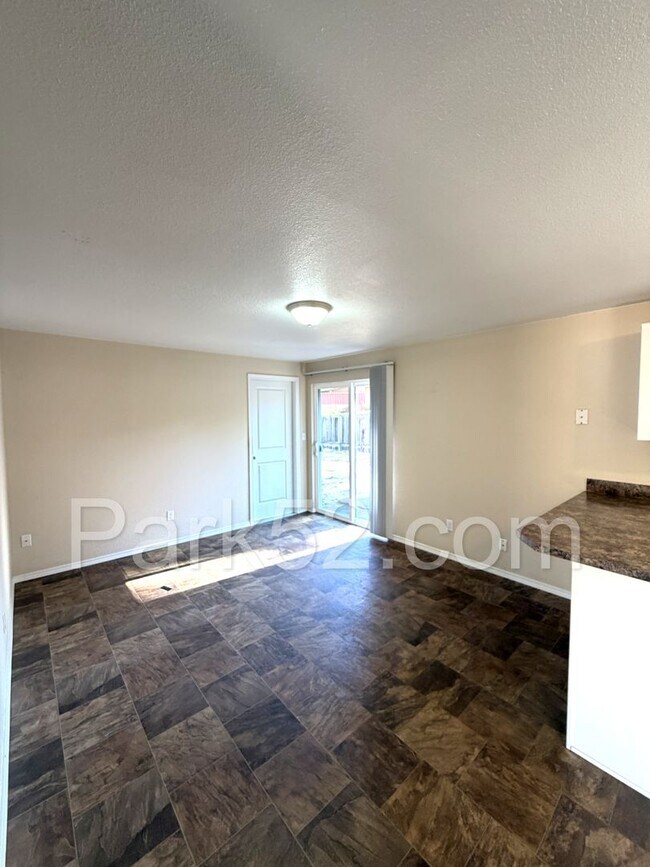Building Photo - 3 Bedroom Single Family Rambler