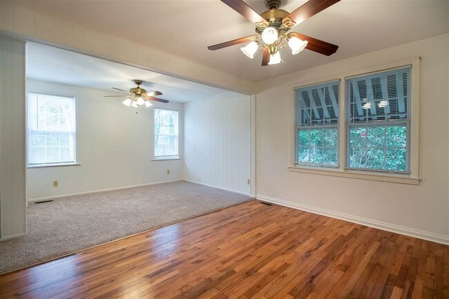 Building Photo - 710 Glenview Dr