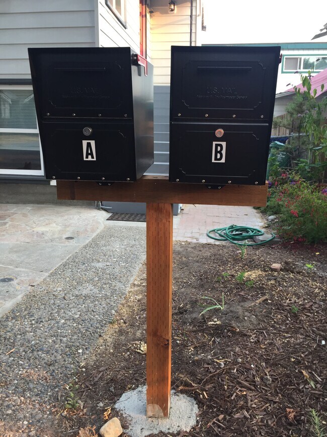 Building Photo - 609 N 48th St