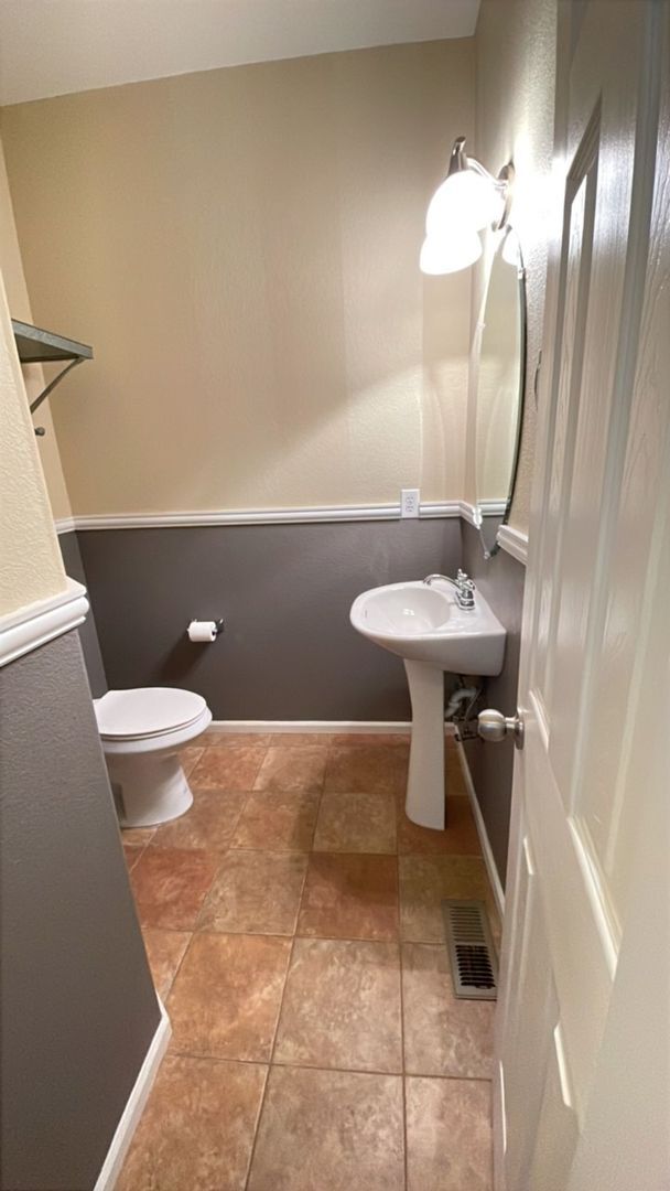 Building Photo - Charming 2 Bedroom, 2.5 bath Townhome in Fabulous Erie, Co!