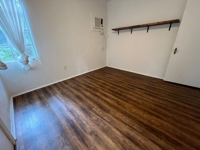 Building Photo - 511 Hudson Terrace