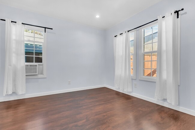Building Photo - 2419 W 30th St