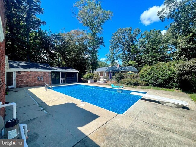 Building Photo - 11717 Rivershore Dr