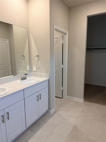 Building Photo - 711 Dotty Dr