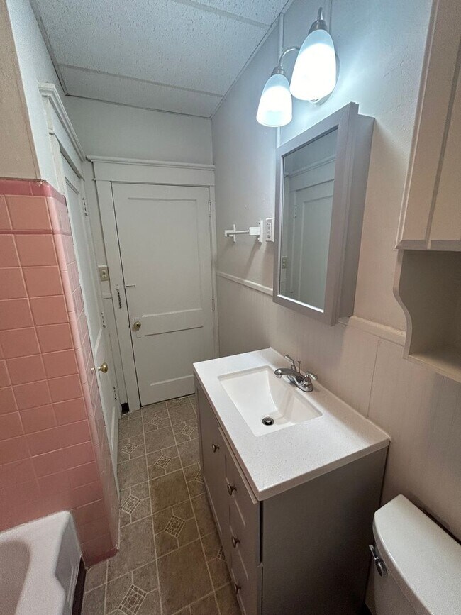 Building Photo - 412 Chestnut St