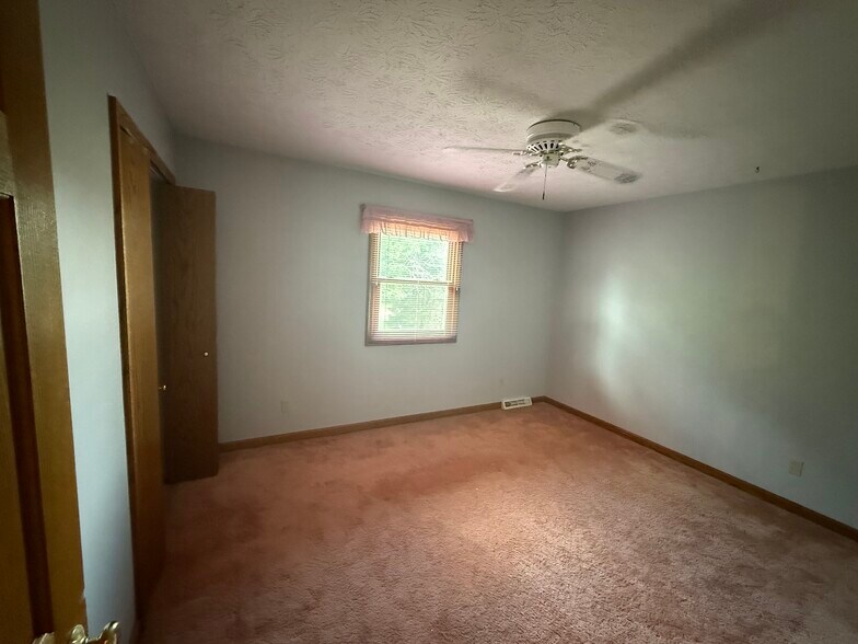 Building Photo - 4669 Pinehurst Dr