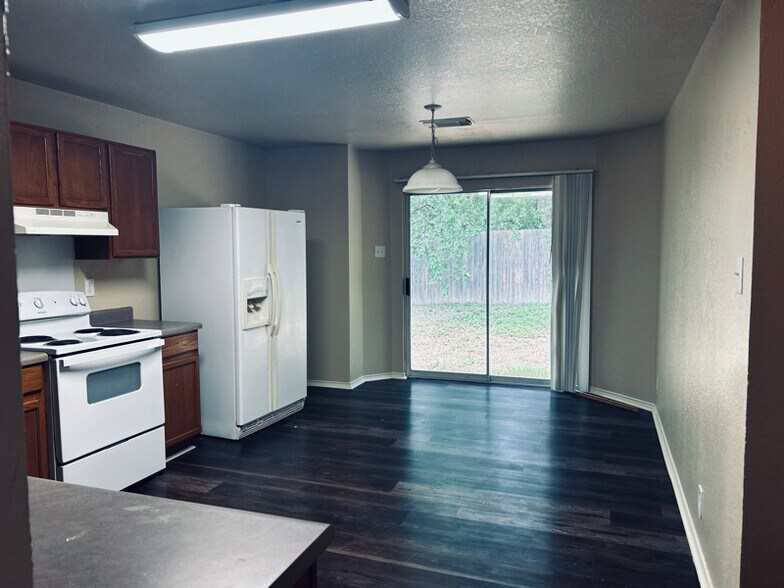 Building Photo - 10139 Amber Flora Dr