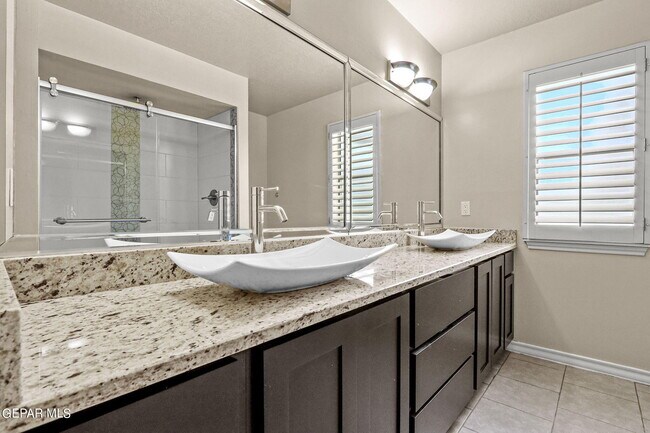 Building Photo - 5109 Memory Dr
