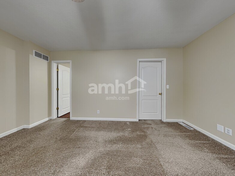 Building Photo - 9021 Braxton Dr