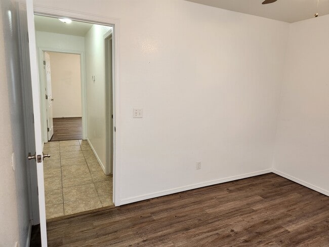 Building Photo - 63080 E 285 Ct