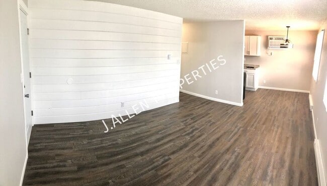 Building Photo - 1900 Parker Cir