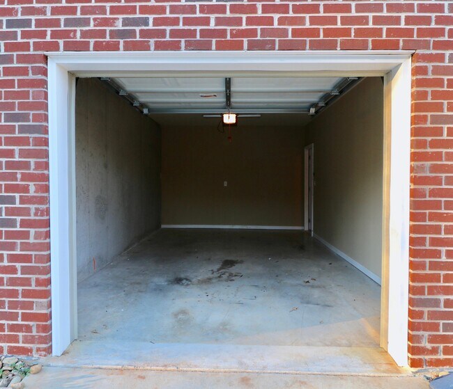 Building Photo - 110 Aaron Pl