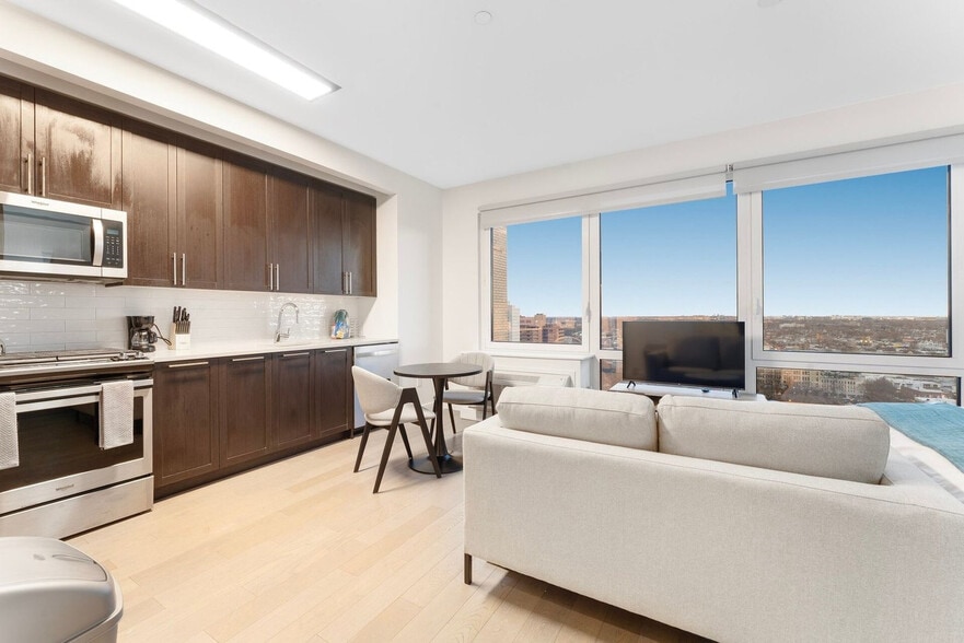 Building Photo - 152-11 89th Ave