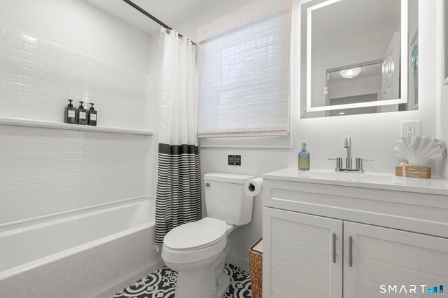 Building Photo - 1742 Boston Post Rd