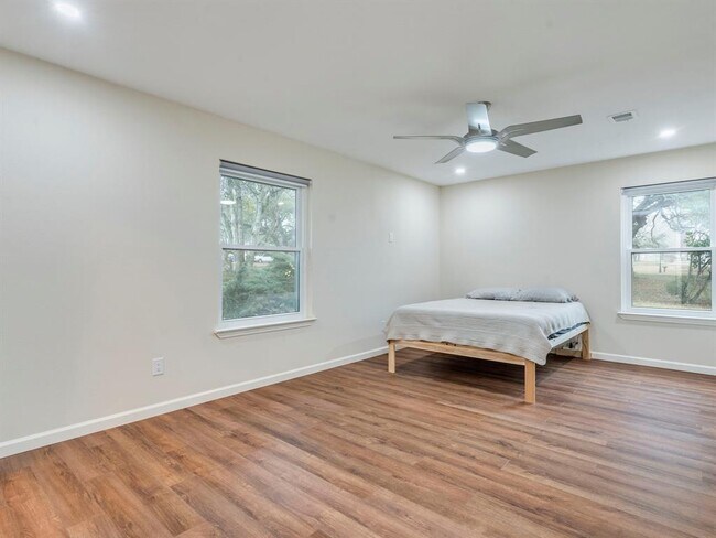 Building Photo - 317 Cedar Dr