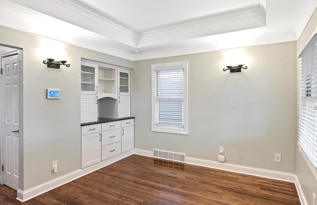 Building Photo - 986 Smith Ave