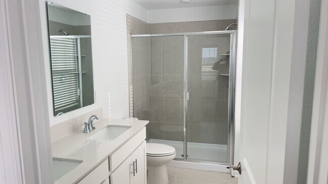 Building Photo - Spacious Corner Unit 3BR/2.5BA Townhome in Kissimmee!