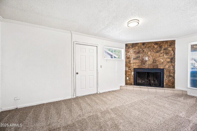 Building Photo - 2208 N 47th Ln