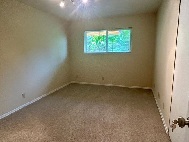 Building Photo - Carpinteria 3 Bedroom House - Available Au...