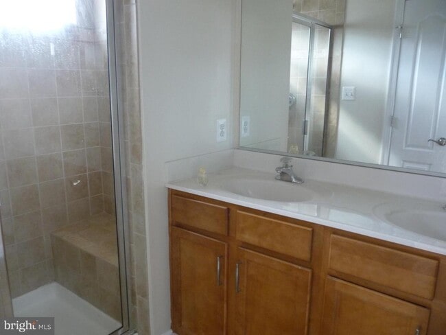 Building Photo - 2211 Fleeter Pl
