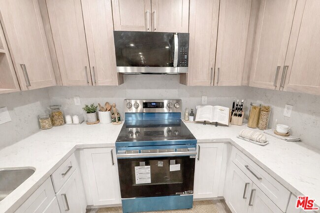 Building Photo - 1117 S Bedford St