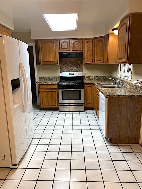 Building Photo - 330 Redcliff Dr