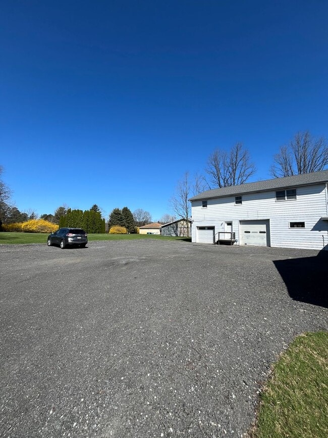 Building Photo - Spacious, bright and newly renovated 2nd-floor apartment available in Bath