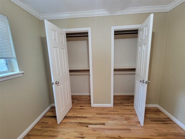 Building Photo - 1530 Heights Blvd